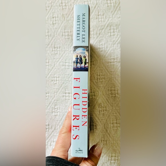 🔥4 for $20🔥📖💛Hidden Figures by Margot Lee Shetterly💛📖 - Picture 2 of 6